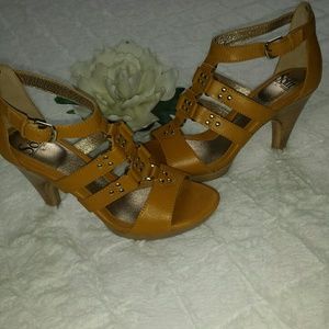 Sofft Shoes - Sofft Mustard Yellow Sandals Sofft Shoes - Sofft Mustard Yellow Sandals